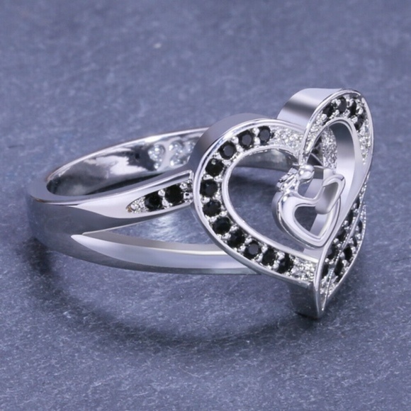 925 Silver Romantic Heart Black Sapphire Ring New - Picture 3 of 4